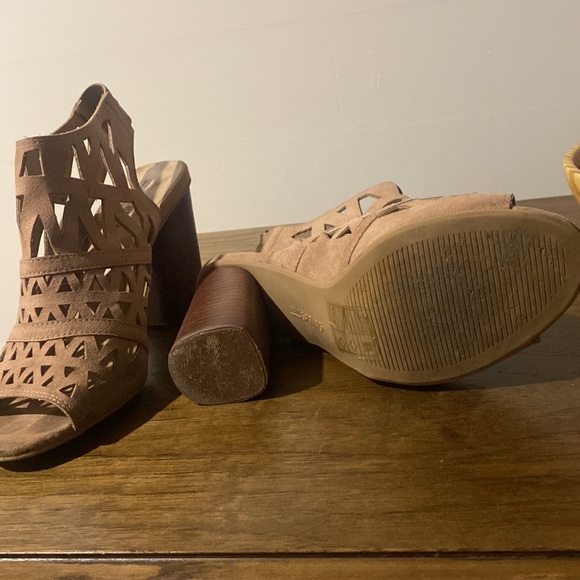 Nude block heels - Picture 3 of 3